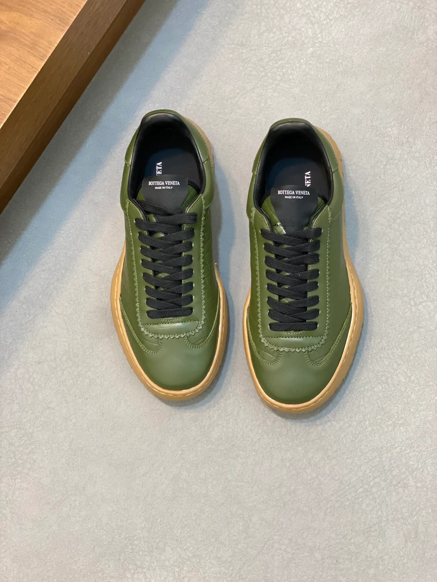 p440💰Men's Shoes BV/Bottega Veneta🆕The new men's moral training sneakers, made of Sneaker technology nylon and suede, inspired by retro basketball shoes, a new interpretation of classic sneakers, a lightweight, comfortable and breathable summer must-have item, the soles are made of classic woven texture, super recognizable, nylon suede stitching, full of texture!  Size: 38-45